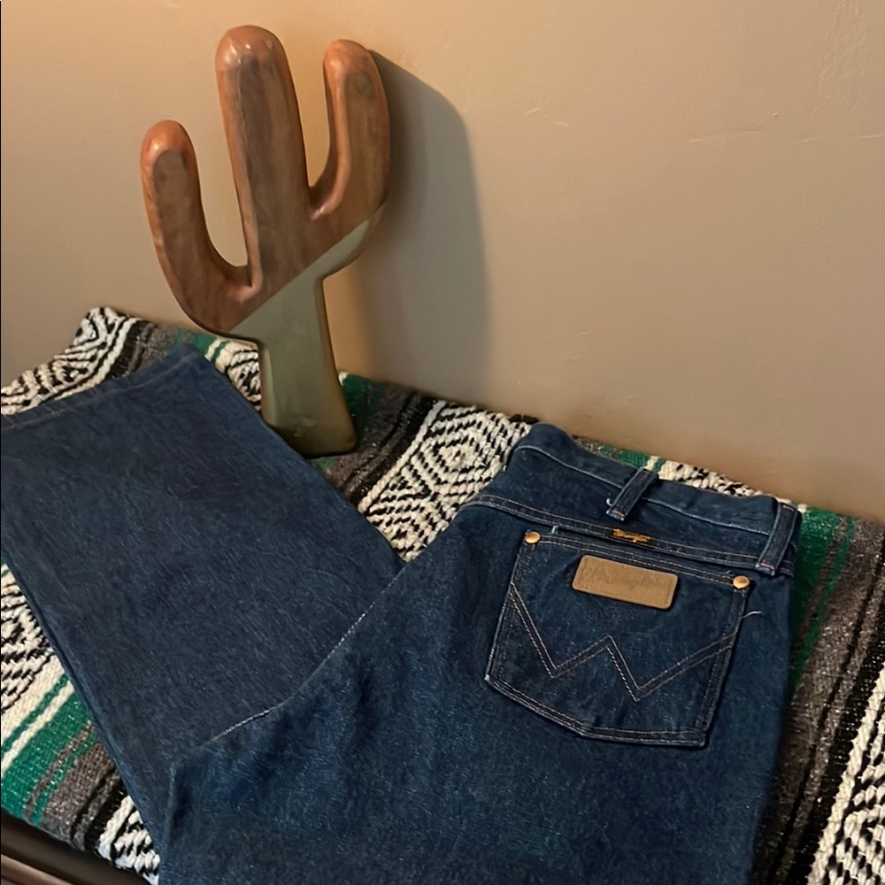 WRANGLER classic cowboy cut dark wash denim jeans